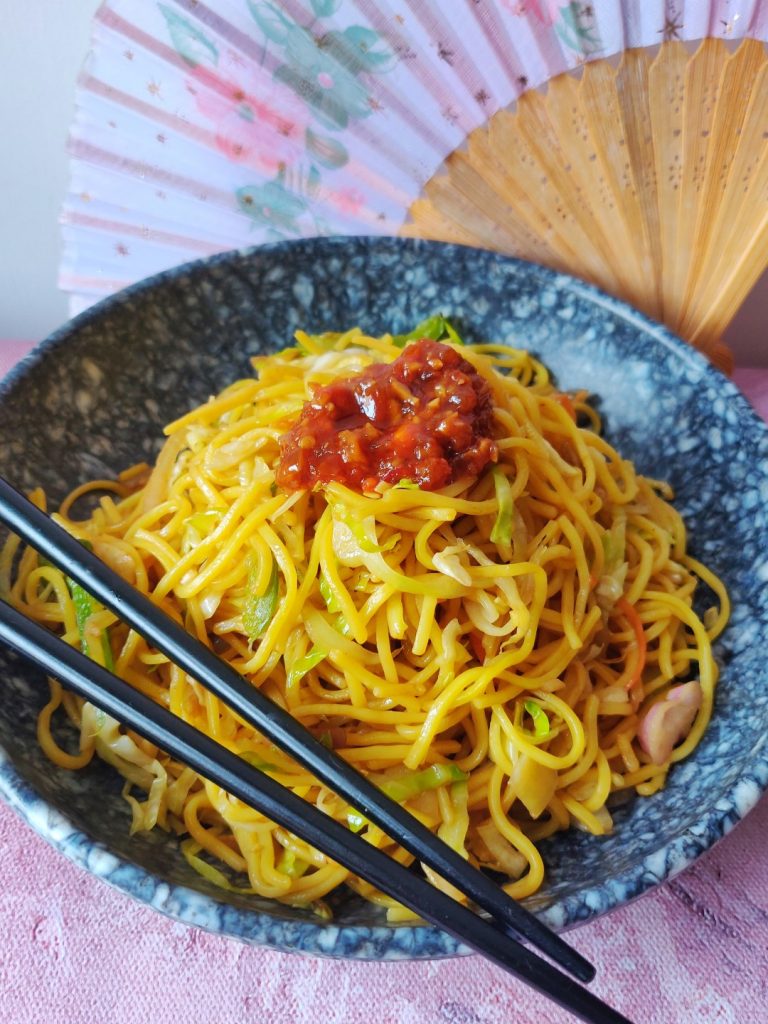 Use as a condiment with your Hakka noodles
