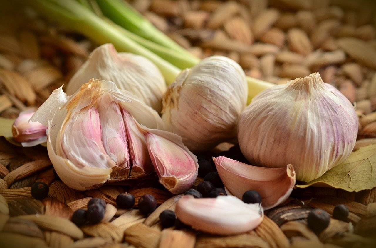 8 Mind-blowing Benefits of Garlic for Skin & Hair - Masala Monk