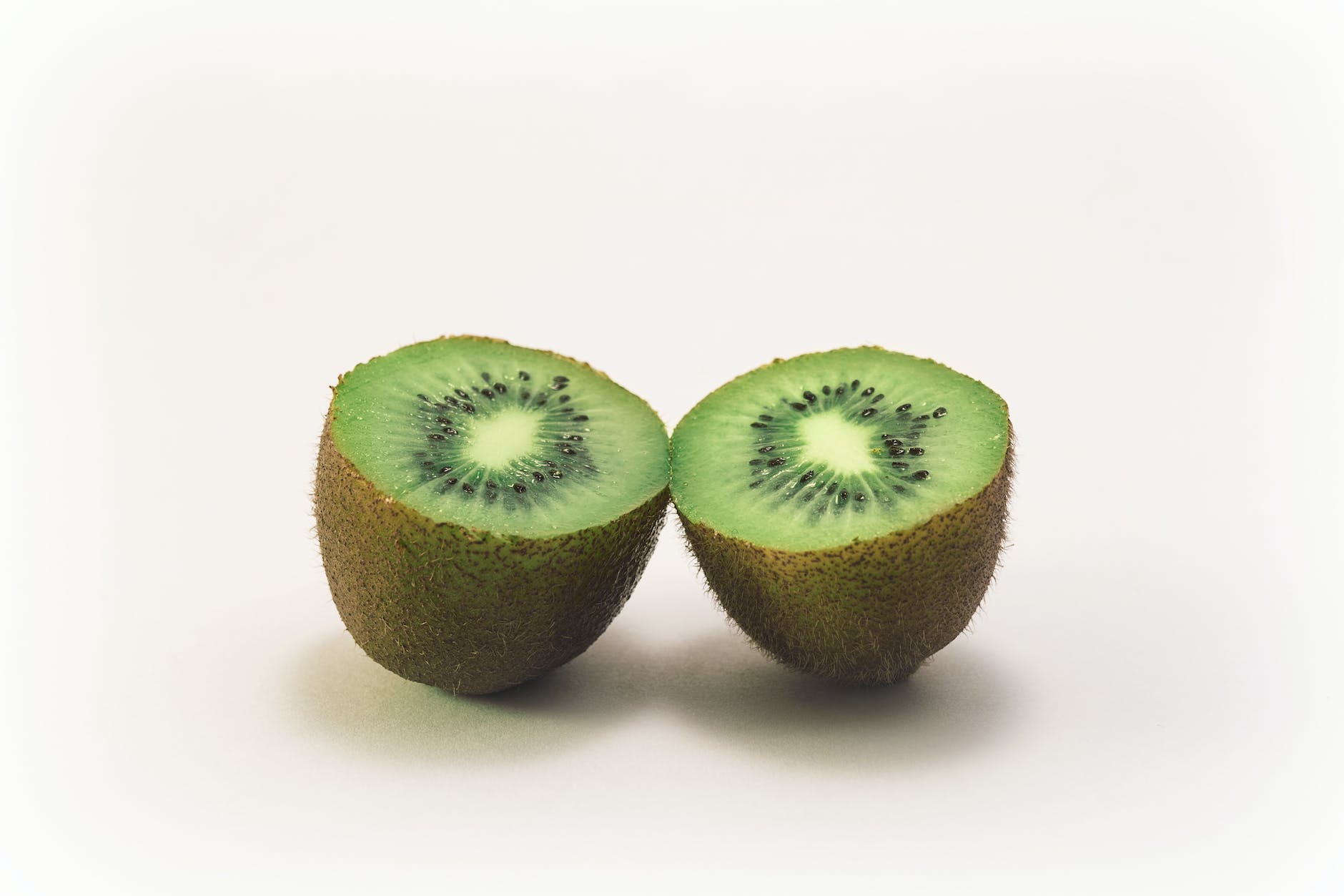 sliced kiwi