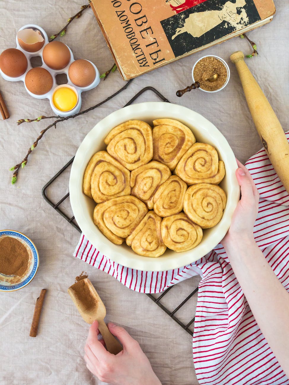 bake baking cinnamon rolls confectionery
